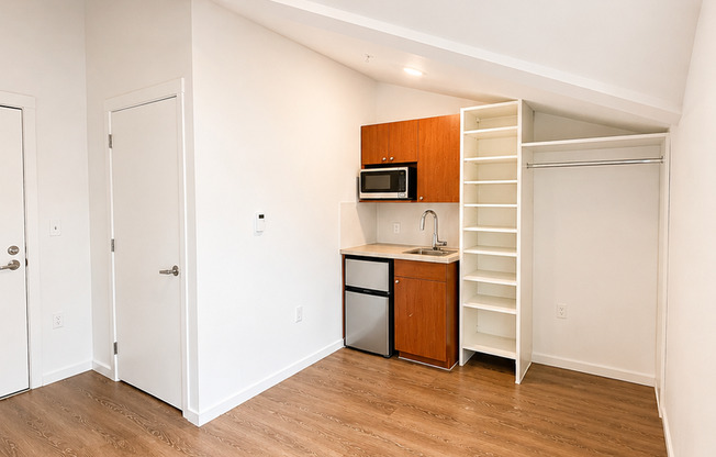 Studio, 1 bath, 175 sqft, $999, Unit 4503