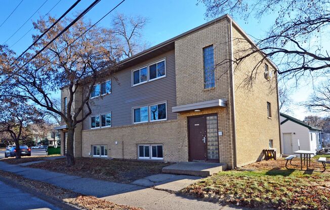 1 bed, 1 bath, $1,200, Unit 2606 E Hennepin Ave #4