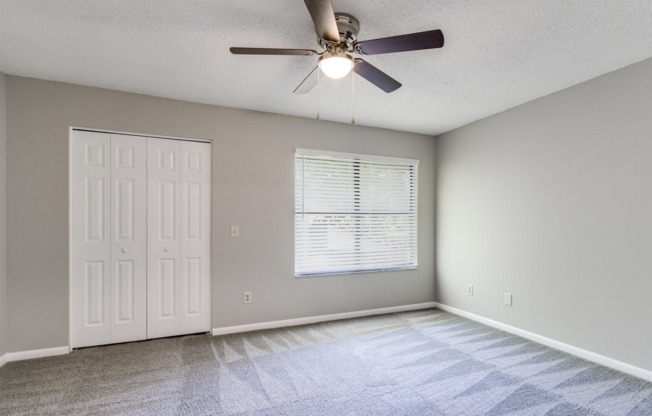 CLEAN AND MOVE IN READY 2/1.5 APARTMENT IN ORANGE PARK