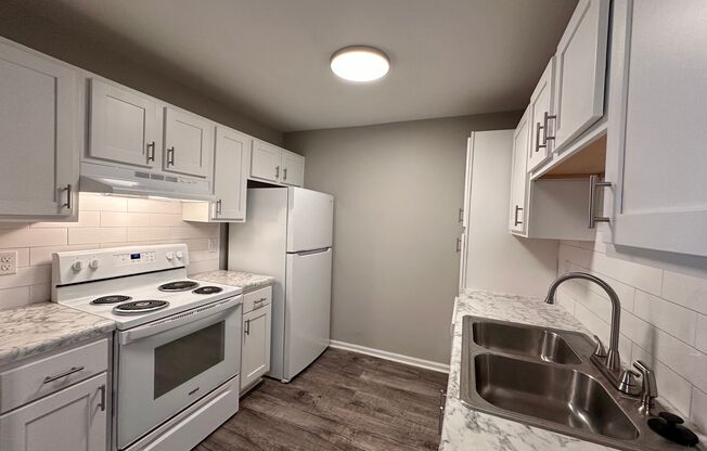 2 beds, 2 baths, 1,010 sqft, $1,298, Unit B3-201