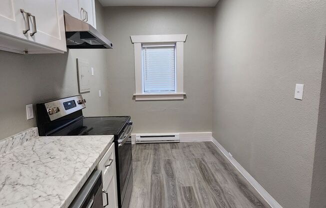 Studio, 1 bath, 425 sqft, $1,050, Unit 302
