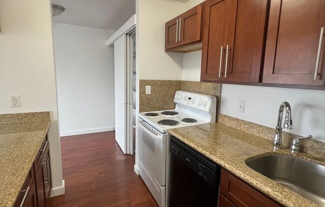 2 beds, 1 bath, $1,995, Unit 301