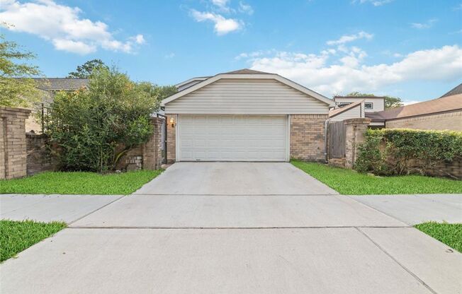 BEAUTIFUL 4 BEDROOM 3 BATH WELL MAINTAINED HOME WITH GRANITE COUNTERTOP FOR THE KITCHEN. GREAT LOCATION HWY 6 AND BELT 8 WESTPARK TOLLWAY.