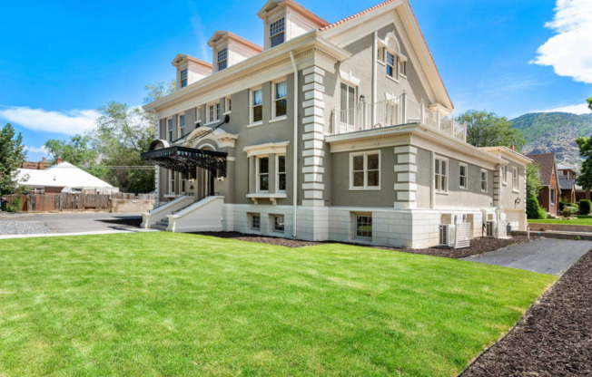Beautifully Renovated Apartment in Historic Mansion