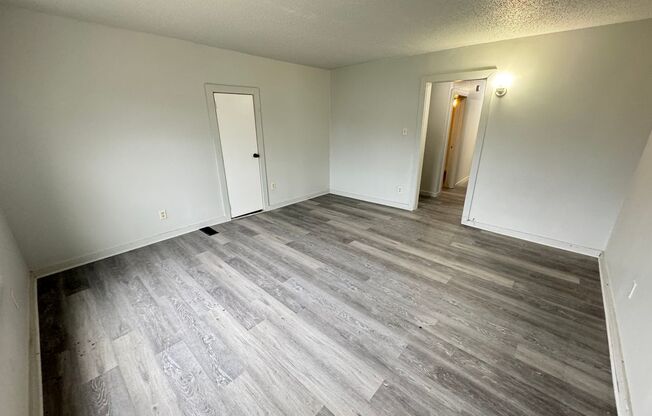 2 beds, 1 bath, $1,025, Unit Upper