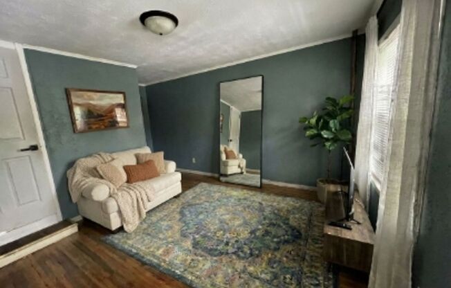 Studio and 1 Bedroom Apartments Available