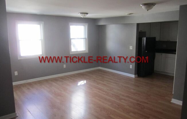 3 beds, 1 bath, $1,325, Unit 4