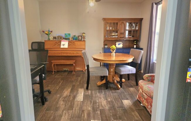 Charming Home with Pool & Prime Location!
