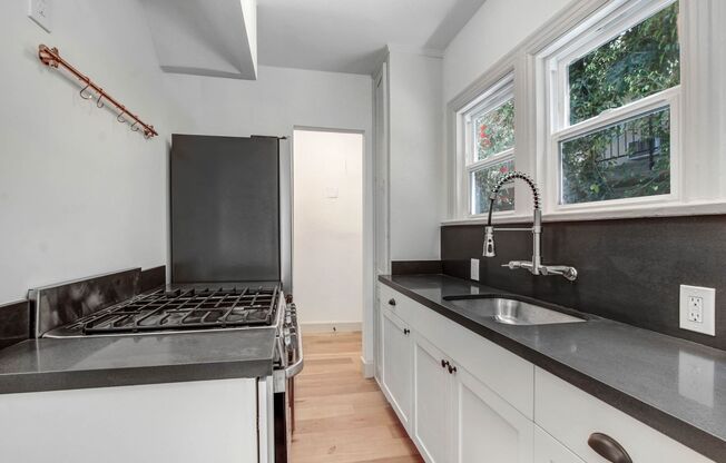 1 Bed / 1 Bath Bungalow Style Apartment in Excellent Virgil Village Location