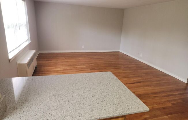 1 bed, 1 bath, 663 sqft, $2,050, Unit H-09
