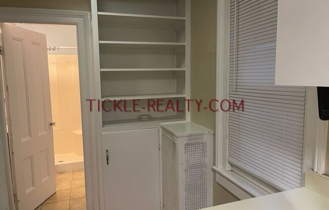 2 beds, 1 bath, $1,325, Unit Upper