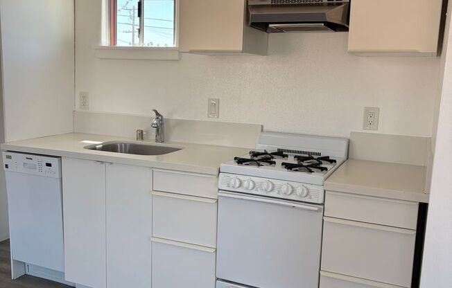 Studio, 1 bath, 400 sqft, $1,395, Unit 681.5