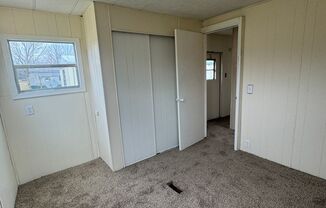 3 beds, 1 bath, 980 sqft, $700, Unit Lot#24