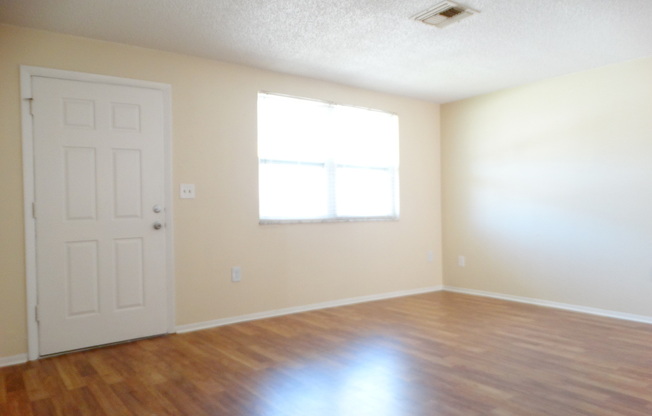 2 beds, 1 bath, $1,300