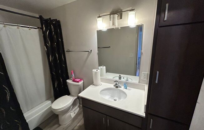 2 beds, 1 bath, $1,395, Unit 103