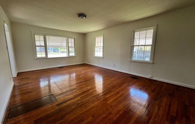 Now available! 2bedroom 1 bathroom with garage
