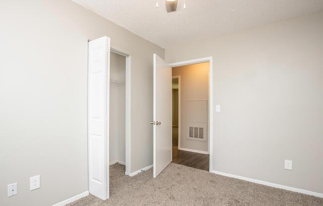 3 beds, 2 baths, 1,096 sqft, $1,550