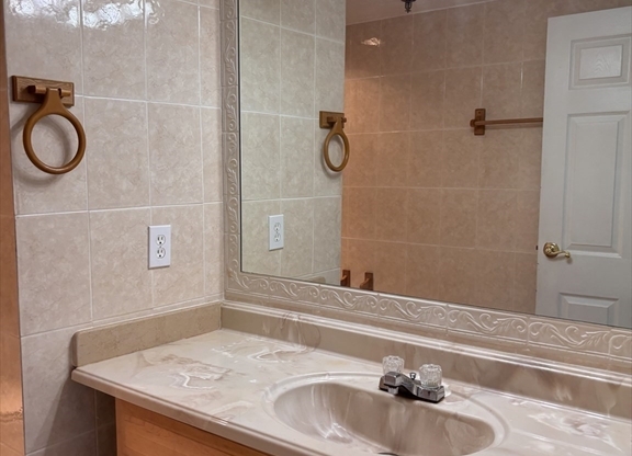 2 beds, 2 baths, 1,055 sqft, $2,400, Unit 318