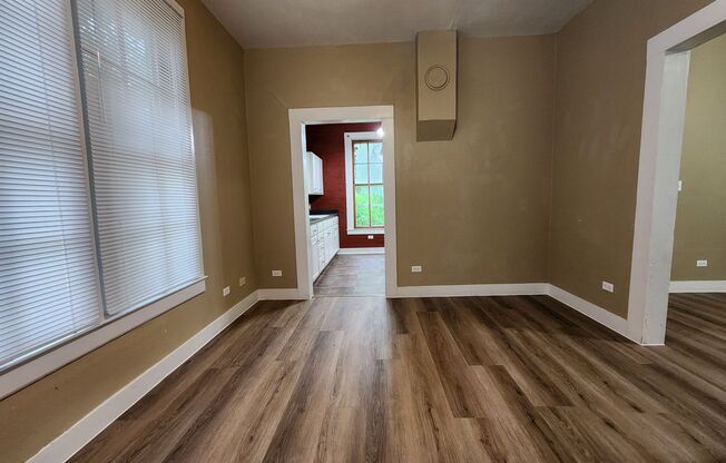 1/1  Walking Distance to Downtown Restaurants & Shopping & Farmers Market ! Corner Lot, Washer, Dryer & Fridge Included