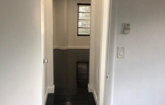 1 bed, 1 bath, 915 sqft, $1,980, Unit 3E