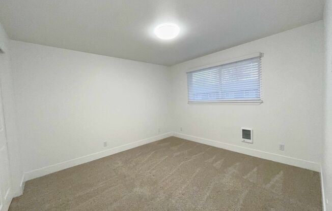 2 beds, 1 bath, 863 sqft, $1,595, Unit B-204