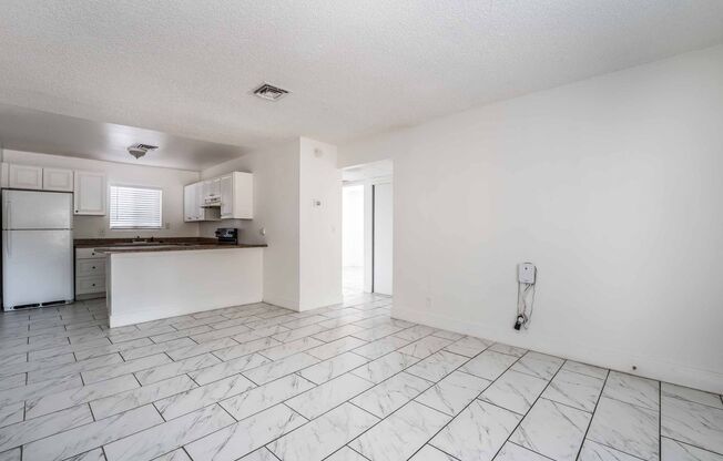 2 beds, 1.5 baths, 1,100 sqft, $1,200, Unit 832 N. Held Rd. #A