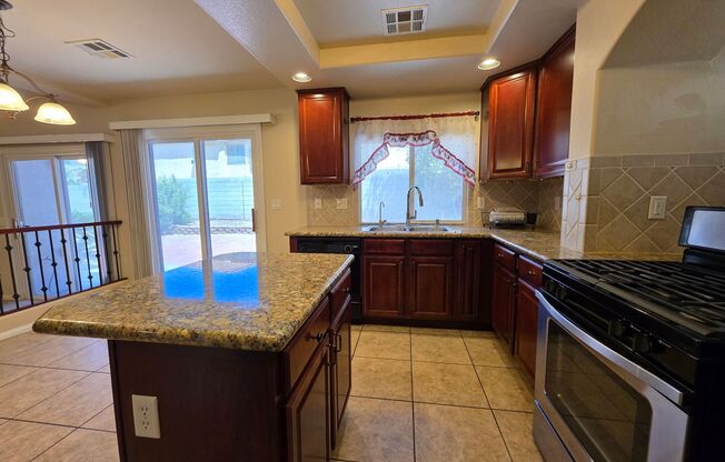 4 beds, 3 baths, $2,600