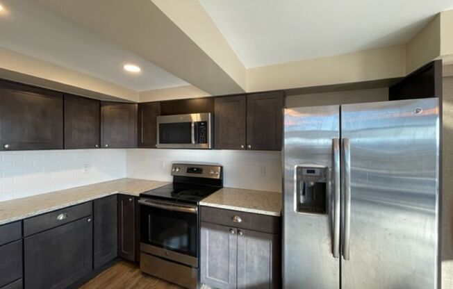 4 beds, 2 baths, 2,200 sqft, $4,500, Unit 1401