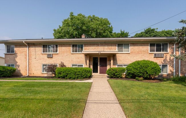 Apartment off 28th and Clyde Park Available