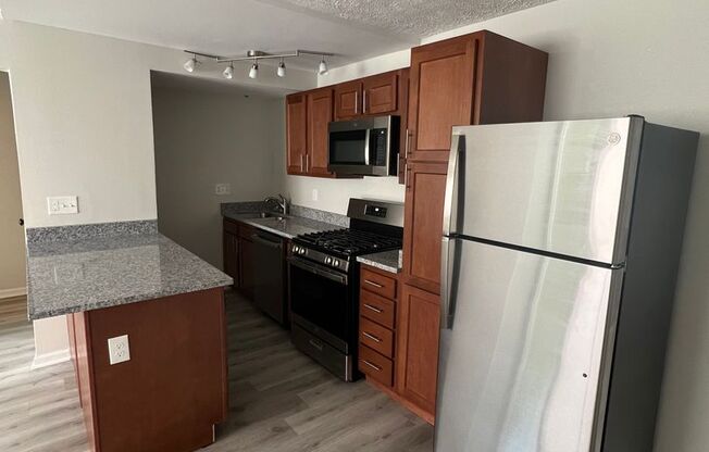 1 bed, 1 bath, 700 sqft, $995, Unit 932-10