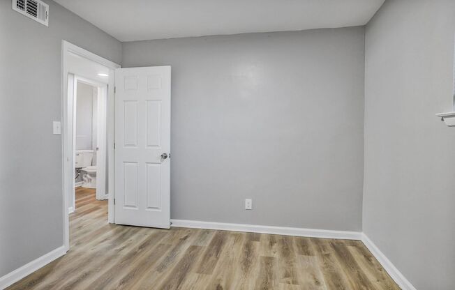 2 beds, 1 bath, 825 sqft, $995, Unit 6120-A