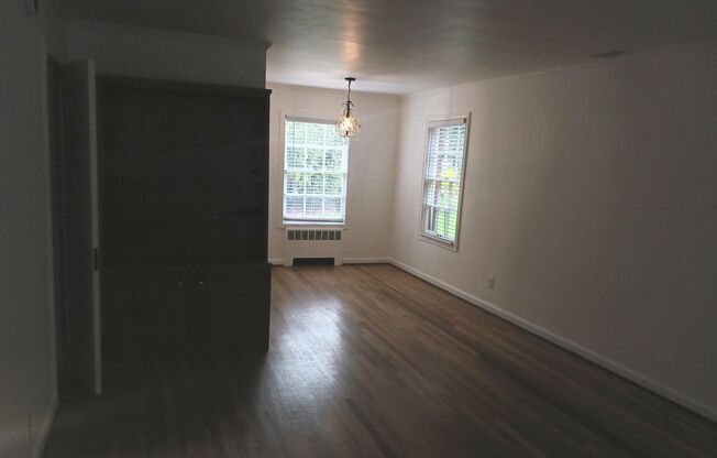 2 beds, 1 bath, 901 sqft, $1,929, Unit 22