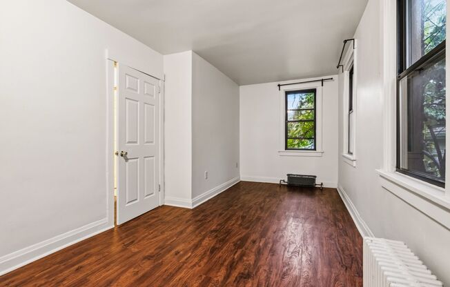 Gorgeous 2 bedroom home in Greenfield available now!