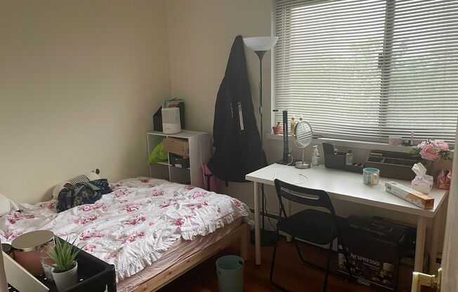 2 beds, 1 bath, $3,300, Unit 74