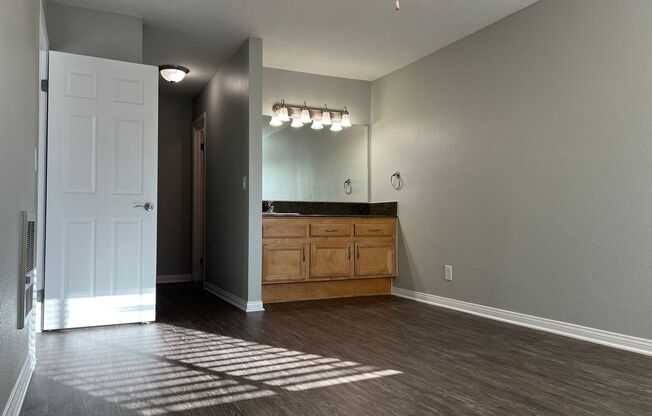 2 beds, 2 baths, 950 sqft, $2,830, Unit 1641P