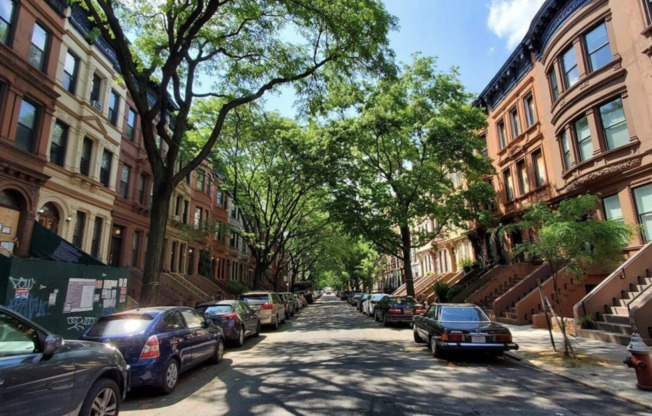226 W 137 ST