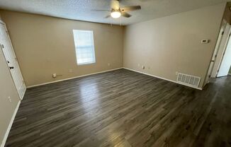 2 beds, 1 bath, 960 sqft, $800, Unit A