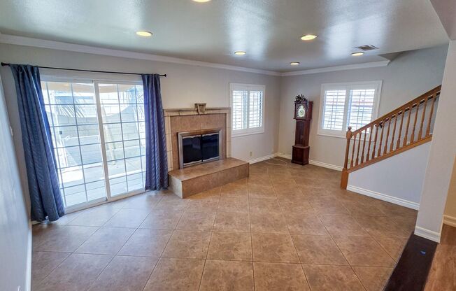 5 Bed 3 Bath House With Amazing Salt Water Pool!