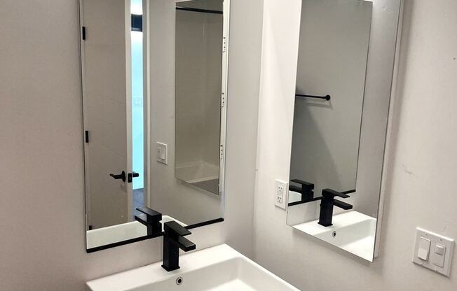 Studio, 1 bath, 464 sqft, $2,270, Unit 710