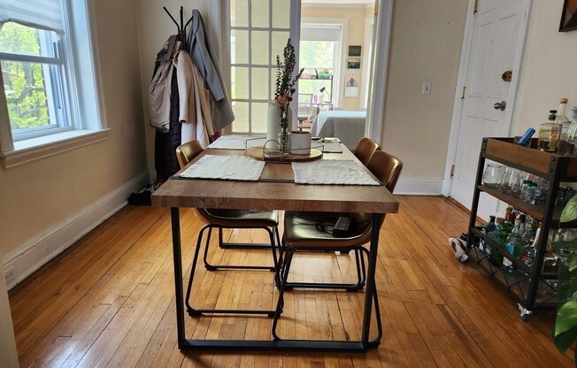 3 beds, 1 bath, 1,087 sqft, $4,500, Unit 6