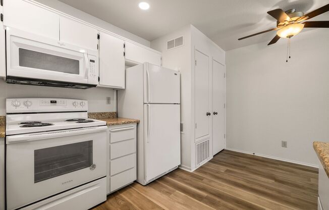 2 beds, 1 bath, 825 sqft, $1,570, Unit 50