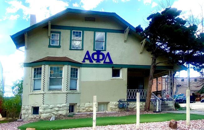 13 beds 12th and College Lg House + Cottage