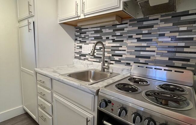 1 bed, 1 bath, 750 sqft, $1,195, Unit 165E