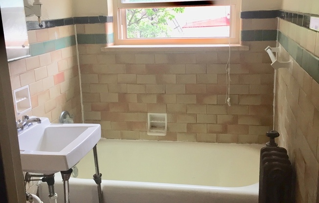 Studio, 1 bath, 380 sqft, $750