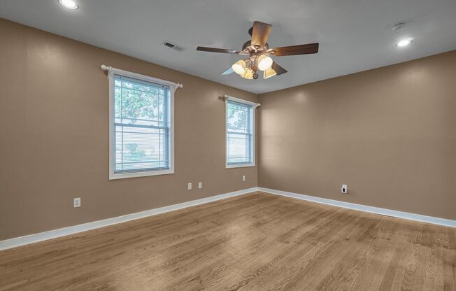 Cozy 2 Bedroom, 1 Bathroom Home in Manchester Available July 11th!