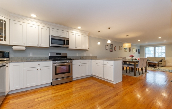 11 CRES HL AVE