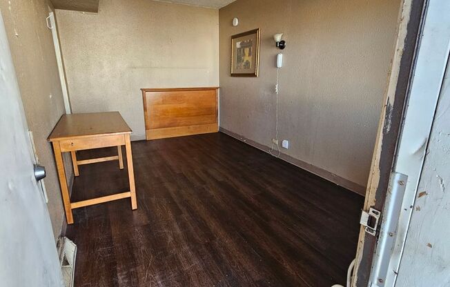 1 bed, 1 bath, $750, Unit #129 Rushmore