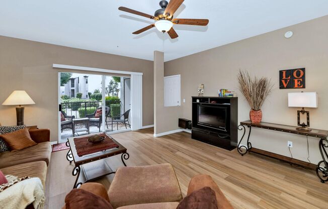 2 beds, 2 baths, $1,995, Unit # 1083