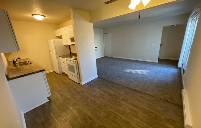 2 beds, 1 bath, 825 sqft, $879.99