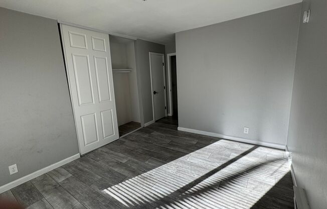 2 beds, 1 bath, $1,600, Unit APARTMENT 214